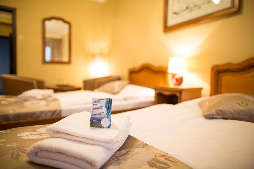 Hotel Satelit Piest'any Luaran gambar