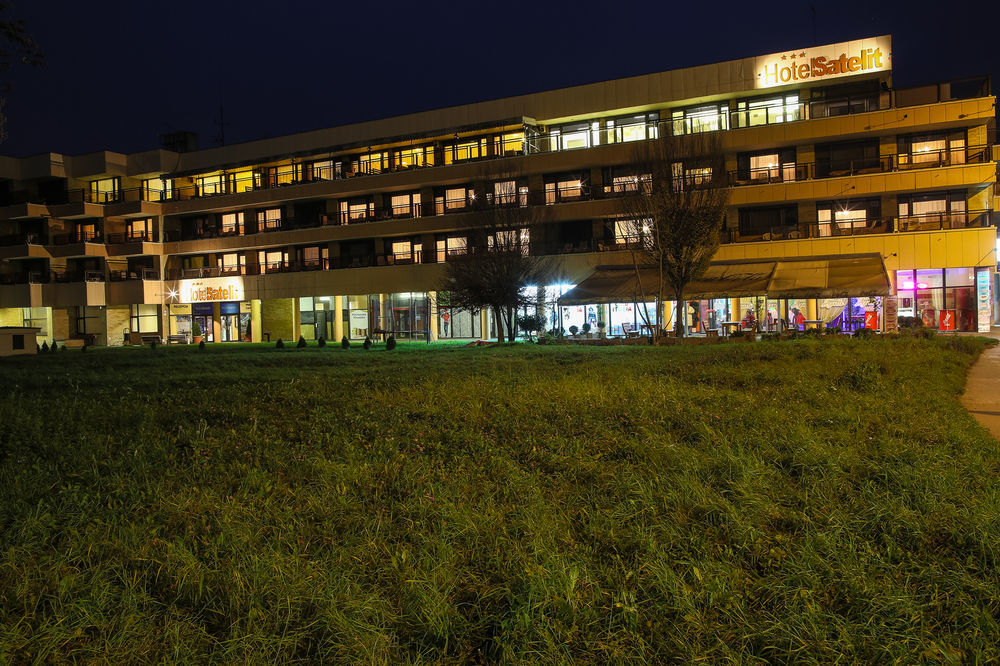 Hotel Satelit Piest'any Luaran gambar