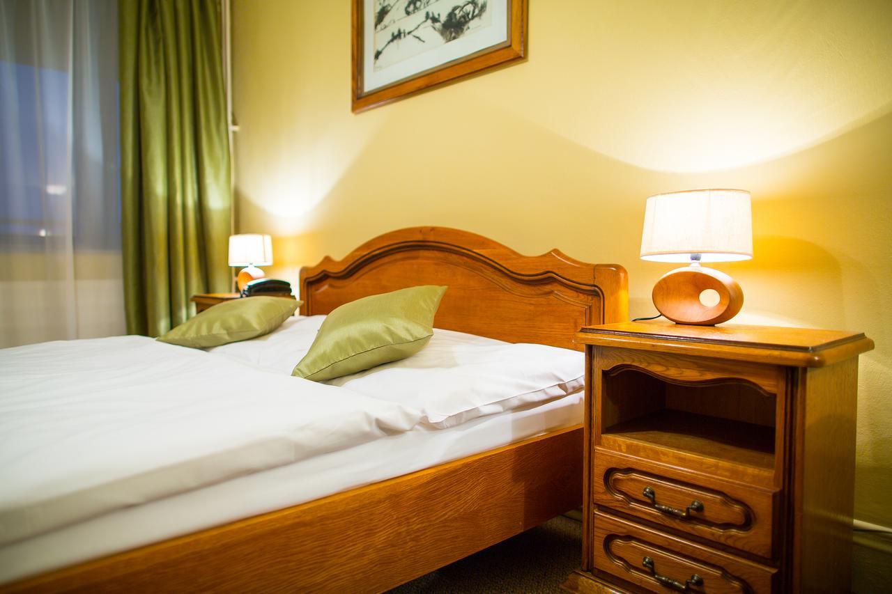 Hotel Satelit Piest'any Luaran gambar