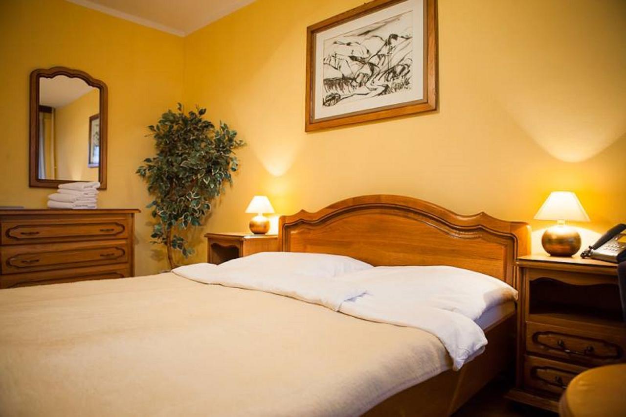 Hotel Satelit Piest'any Luaran gambar