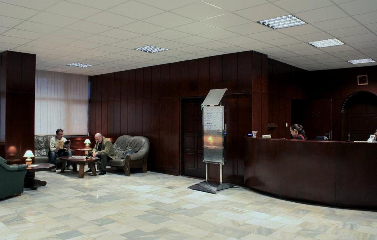 Hotel Satelit Piest'any Luaran gambar