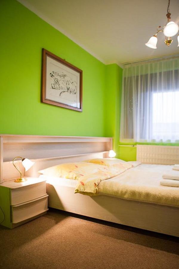 Hotel Satelit Piest'any Luaran gambar