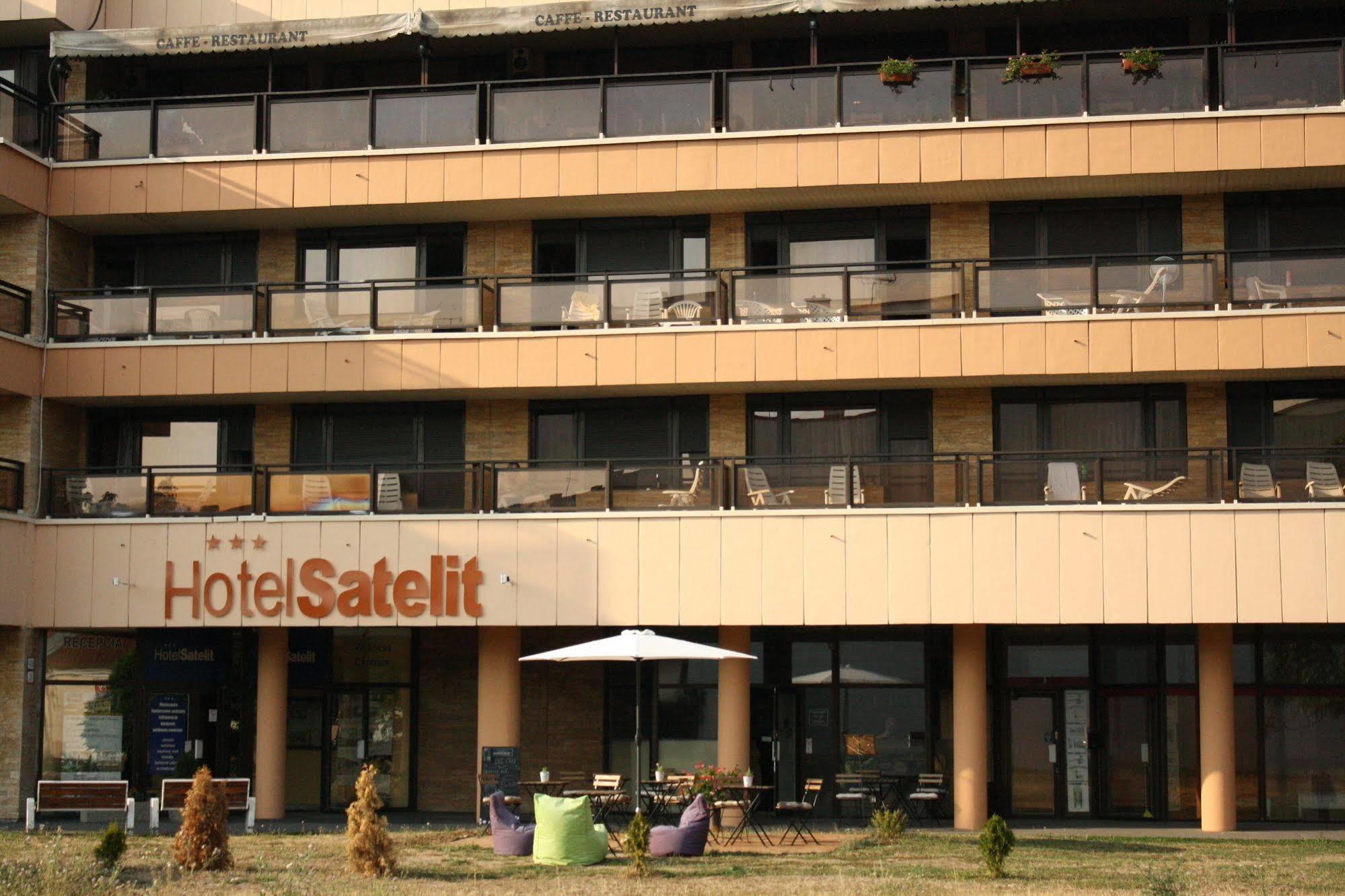 Hotel Satelit Piest'any Luaran gambar