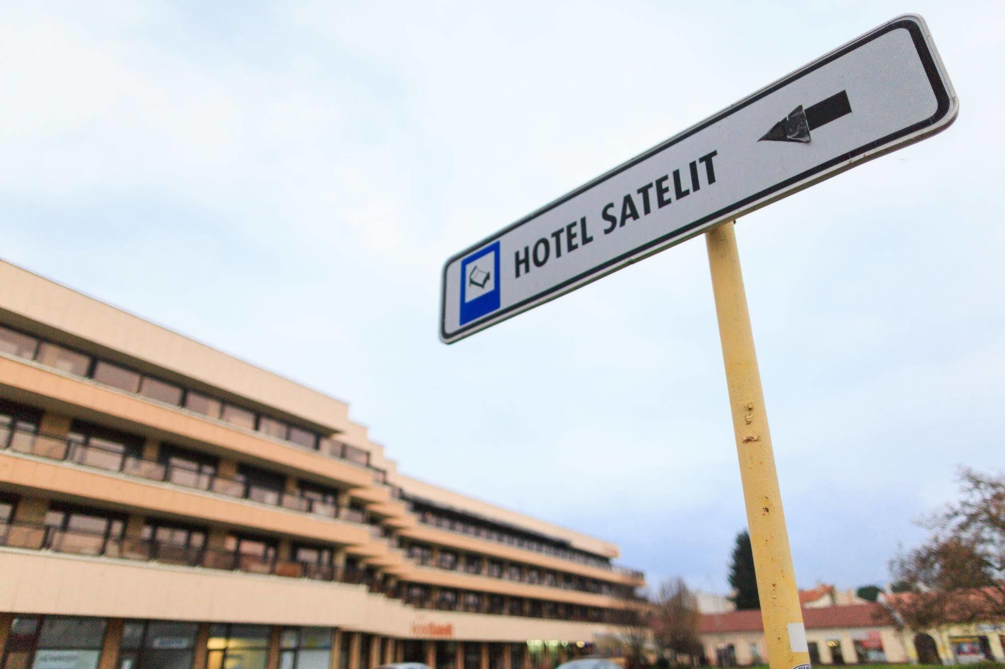 Hotel Satelit Piest'any Luaran gambar